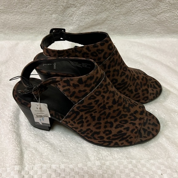 Time and Tru leopard print booties - Picture 2 of 4